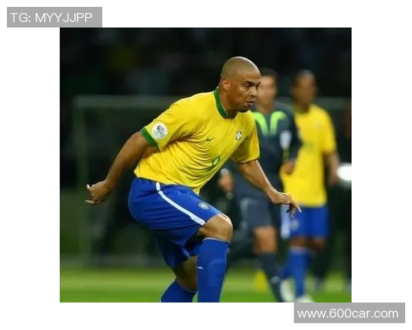 从巅峰到现在著名足球明星的辉煌与挑战对比分析 从巅峰到现在著名足球明星的辉煌与挑战对比分析