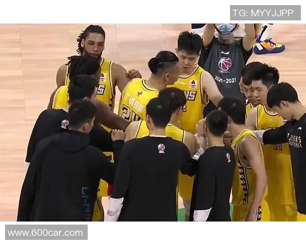 亚眠与克莱蒙激战正酣比分胶着双方争夺关键三分 亚眠与克莱蒙激战正酣比分胶着双方争夺关键三分